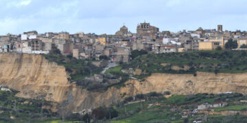 Polemica sui fondi, insorgono le opposizioni: ‘Uno spreco usarli per il Ponte’