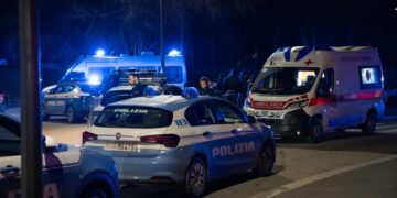 Indagato per omicidio volontario il poliziotto che ha sparato a Milano