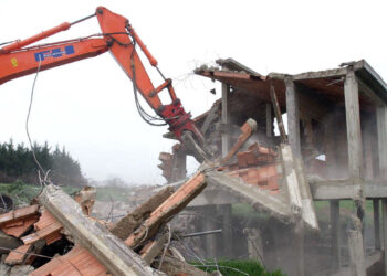 Condono edilizio come quello di Berlusconi del 2003 nel Milleproroghe, la mossa del Governo