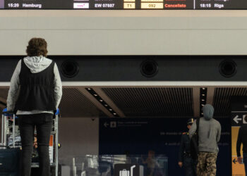 Salvini precetta, i sindacati rinviano lo sciopero degli aerei al 26 febbraio