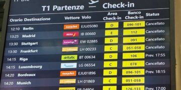 Sindacati, domani sciopero di 24 ore nel settore aereo