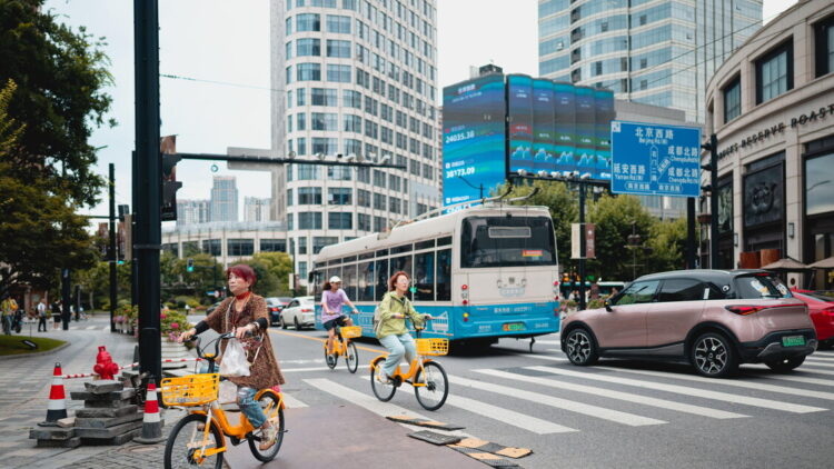 Borsa: Hong Kong negativa, apre a -0,28%