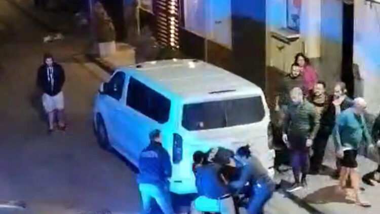 Difende la figlia in una lite, panettiere ucciso a coltellate