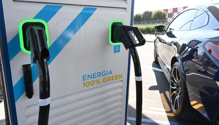 Auto elettriche, dietrofront sugli investimenti: svalutazioni per 100 miliardi di dollari