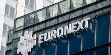 Borsa: Europa tiene con ‘old economy’, deboli le banche bene le tlc