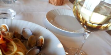 Addio alle vongole, dopo il granchio blu il clima fa strage dei lupini di mare