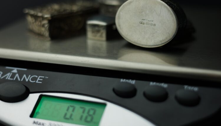 Record per i “compro oro”, +21,6% di gioielli venduti: come evitare truffe