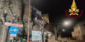 Crollata una porzione delle mura del castello di Fabro