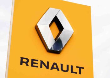 Renault: ricavi in crescita, risultato sconta svalutazione Nissan