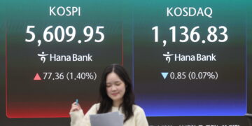 Mercati deboli per i timori su inflazione e tassi, ripartono petrolio e gas