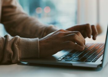 Allarme risparmi, i 3 errori che oggi stanno bruciando il potere di acquisto