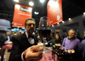 Borsa, guerra in Iran affossa Europa: in 2 giorni bruciati oltre 870 mld