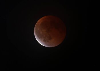 Luna di sangue, oggi l’eclissi totale: cos’è e quando vederla