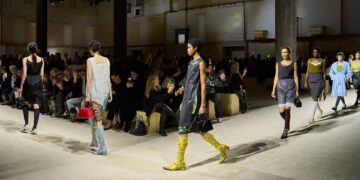 Prada accelera e prepara rilancio Versace, torna anche Atelier
