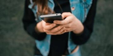 Facebook e Instagram down, problemi oggi 3 marzo: cosa succede